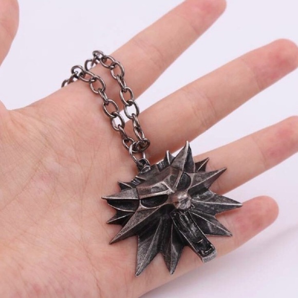The Witcher Style Wolf’s Head Necklace - Picture 1 of 7